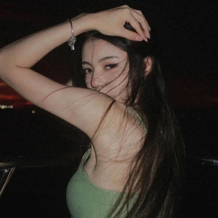 骑自行车的女人